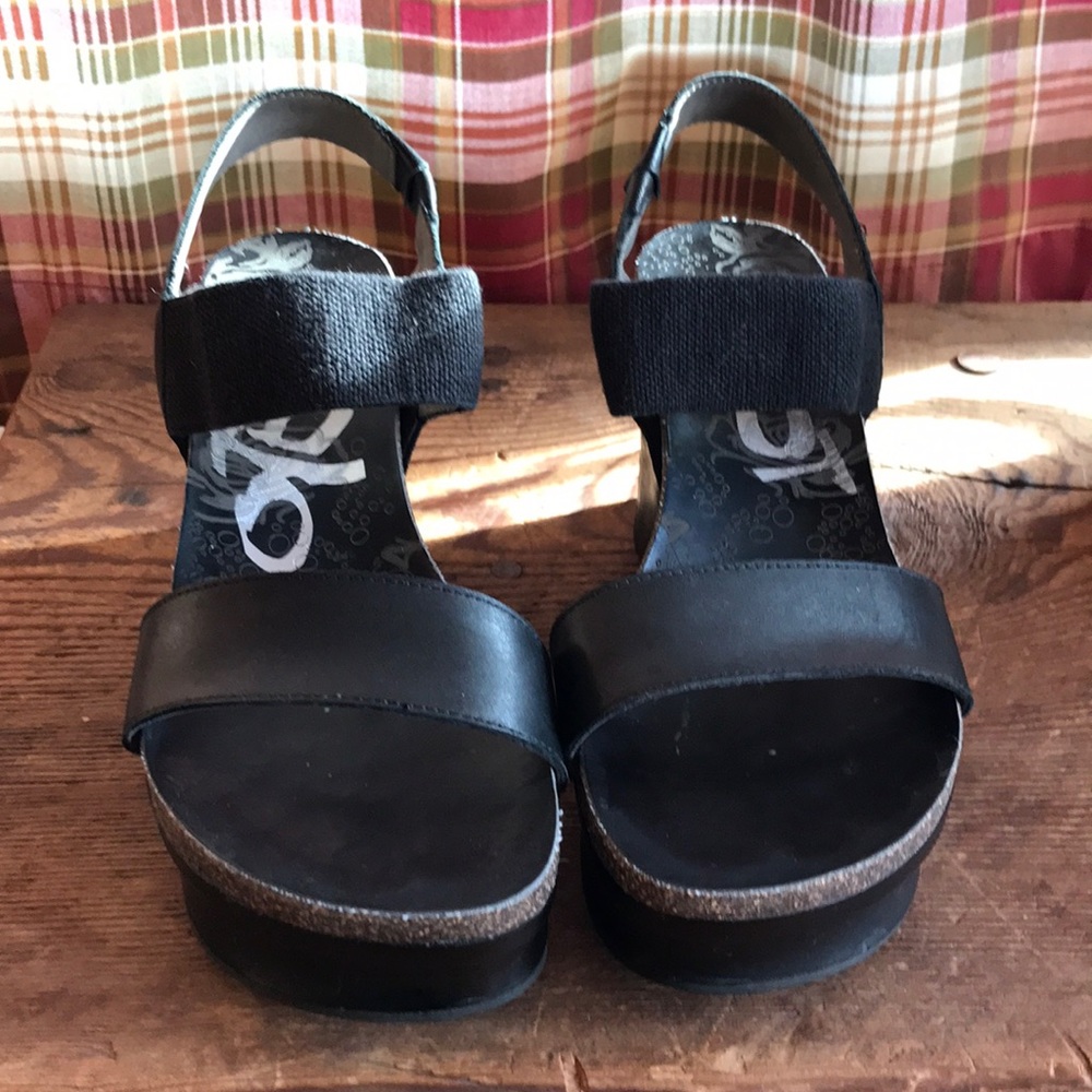 Great OTBT Wedge Sandals